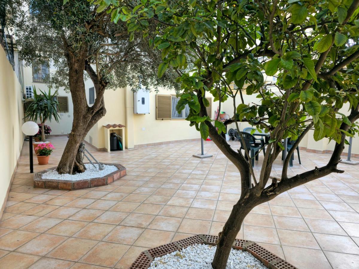 Valery House Apartment Cagliari Bagian luar foto